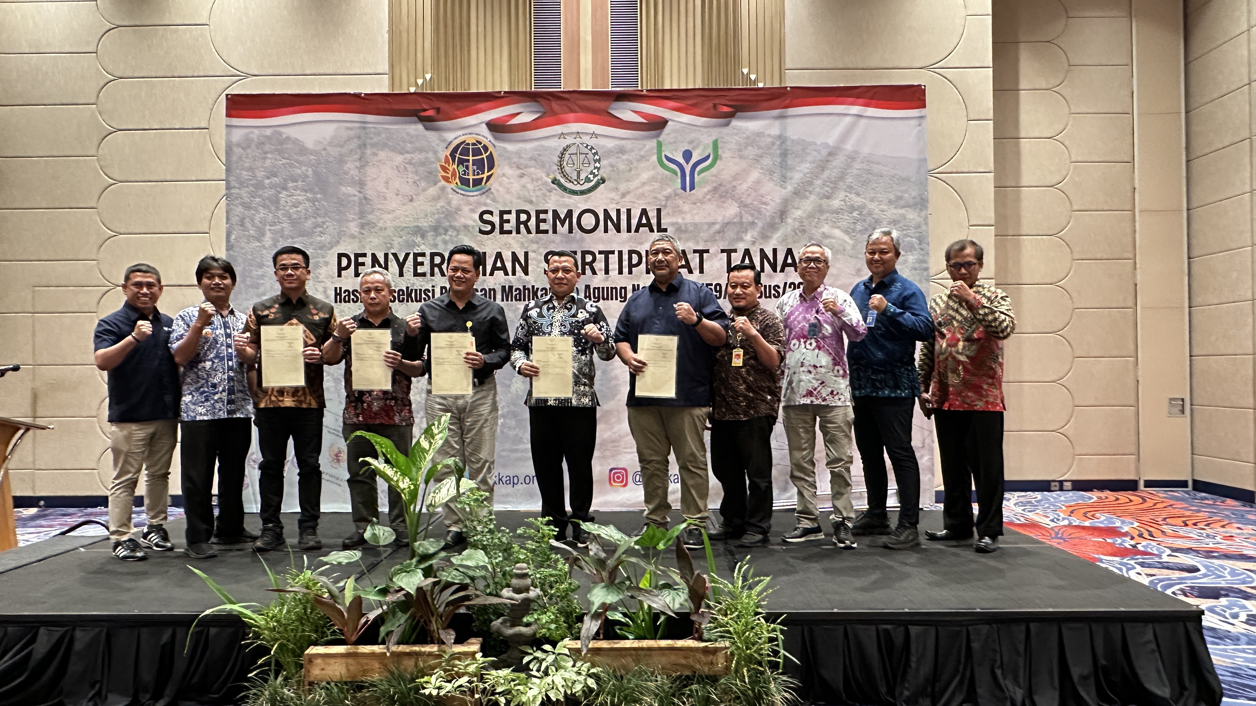 BPN Purworejo Menyerahkan Sertifikat kepada YAKKAP I sebagai Upaya Pengamanan Aset Negara